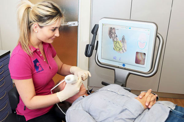 iTero 3D Scanner Behandlung · Fachzahnärzte für Kieferorthopädie · Dr. Fricke & Dr. Ritschel